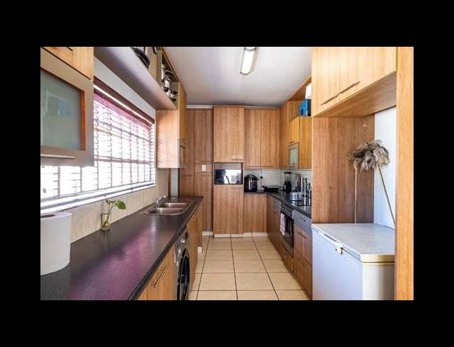 3 BEDROOM HOUSE FOR SALE IN KEMPTON PARK EXT 02
